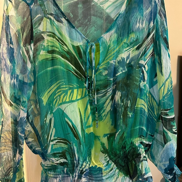 Beautiful short - Picture 2 of 6